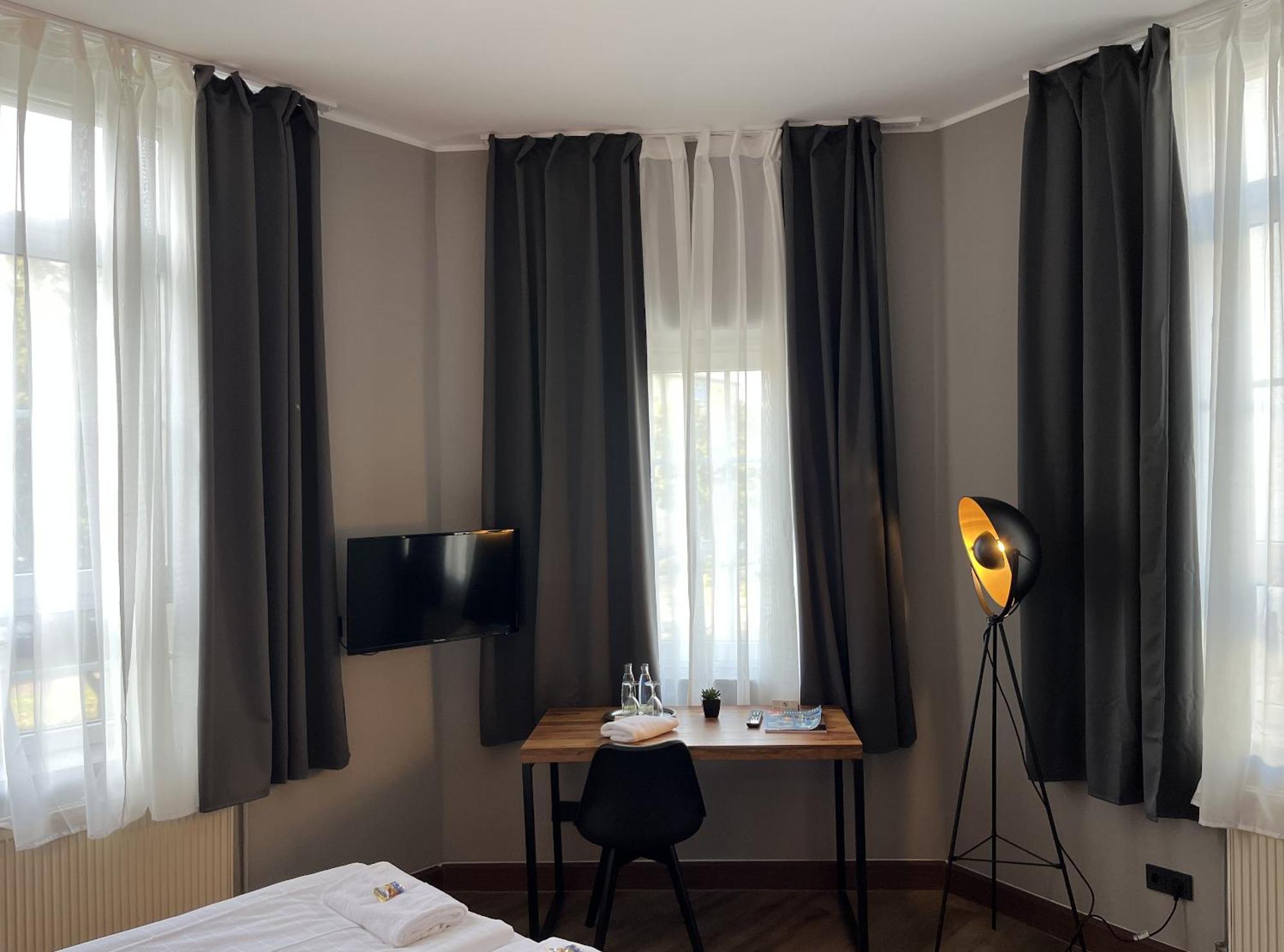 Hotel Restaurant Zum Loewen Дуйсбург Екстериор снимка