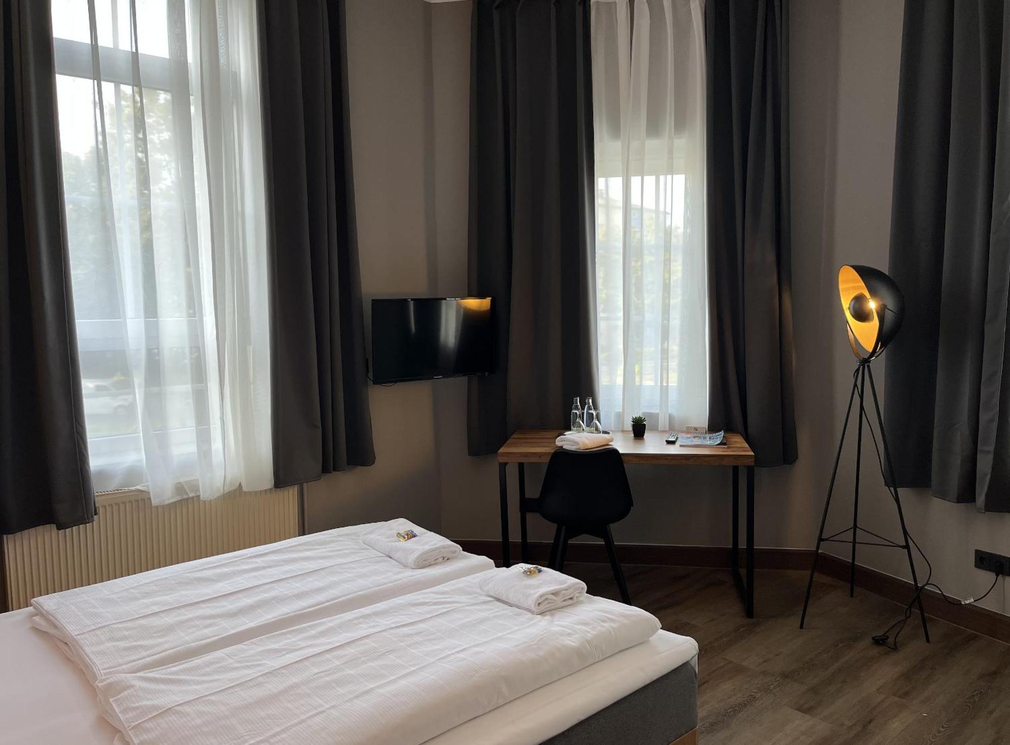 Hotel Restaurant Zum Loewen Дуйсбург Екстериор снимка