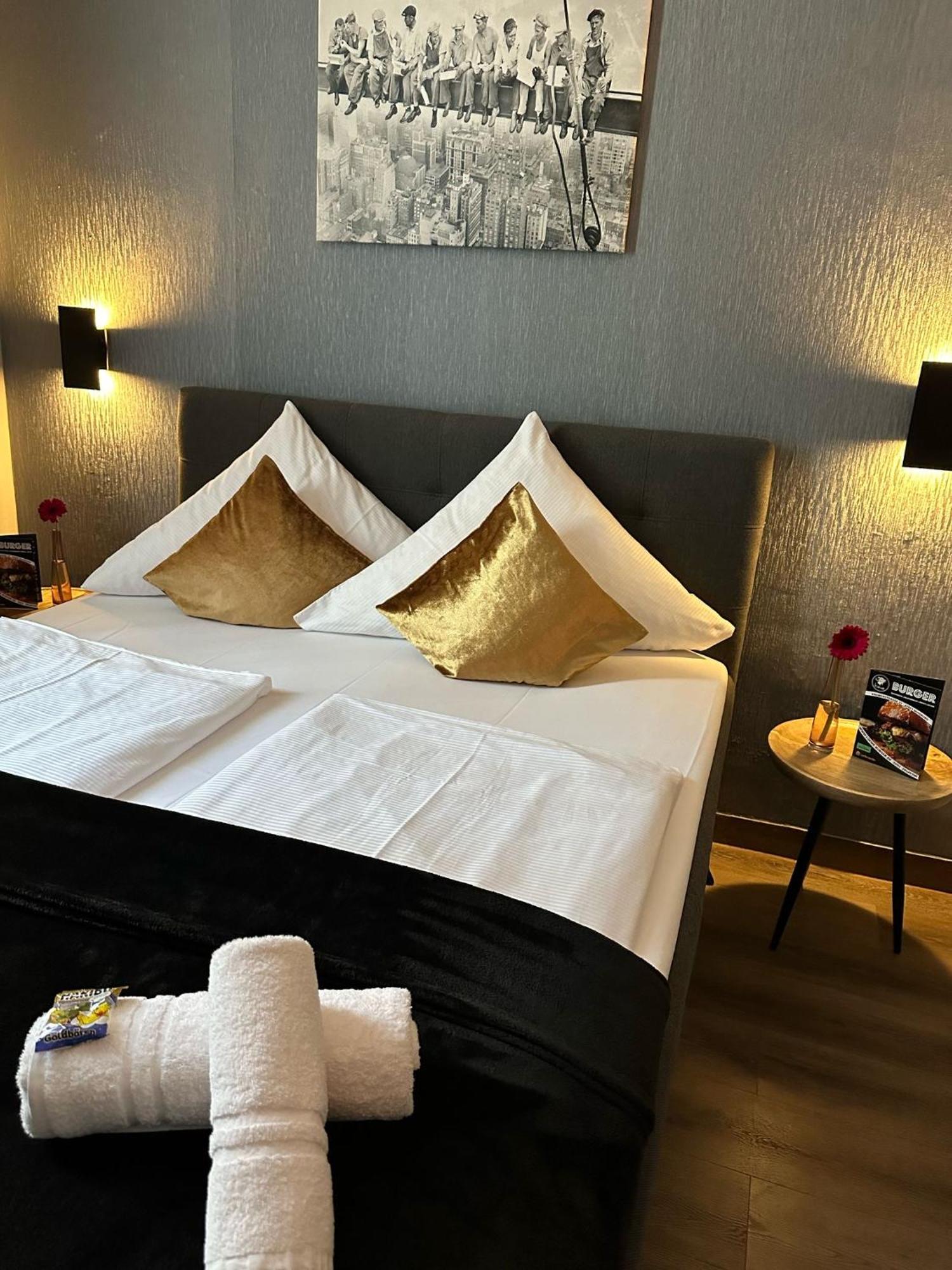 Hotel Restaurant Zum Loewen Дуйсбург Екстериор снимка
