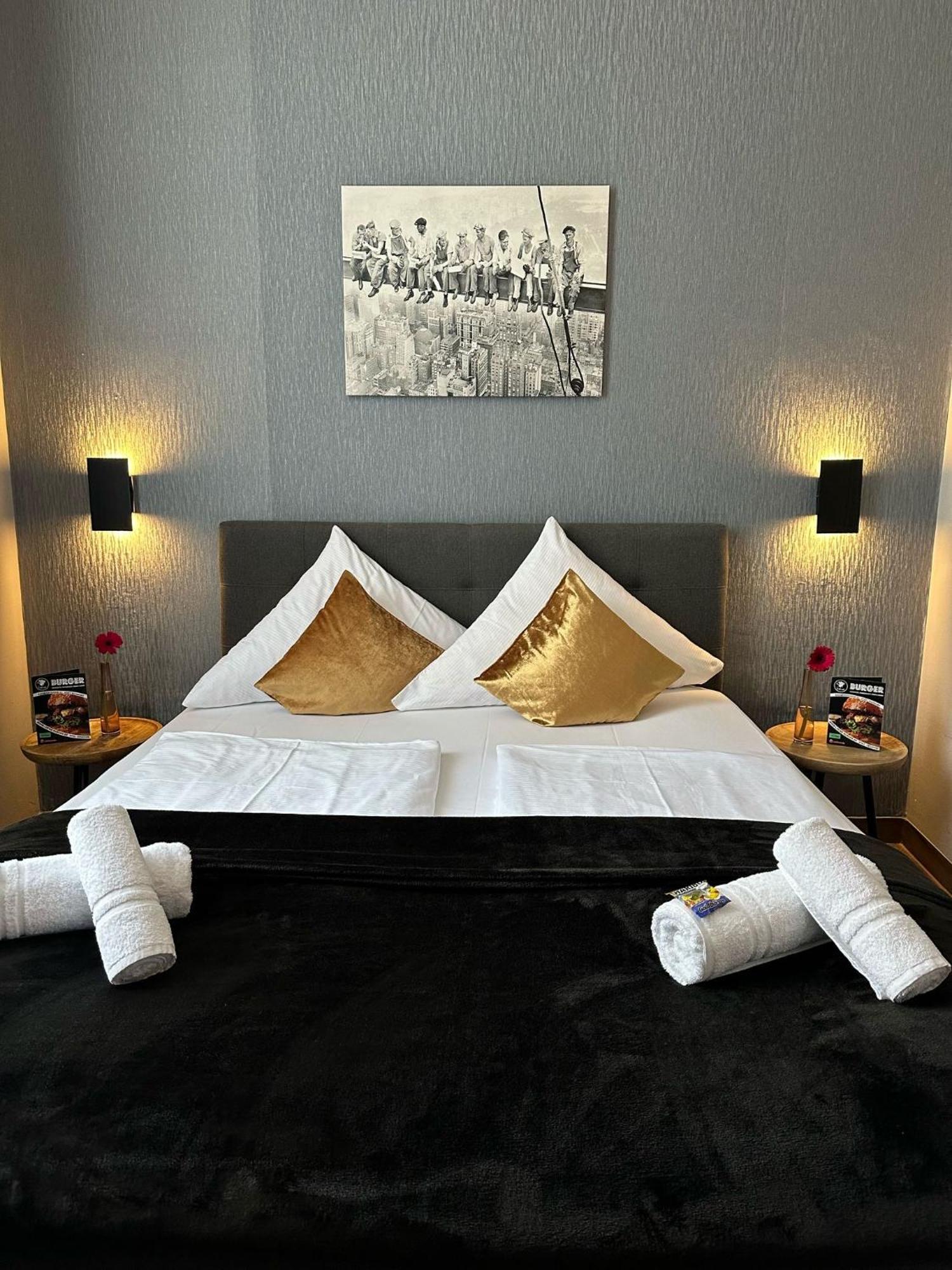 Hotel Restaurant Zum Loewen Дуйсбург Екстериор снимка