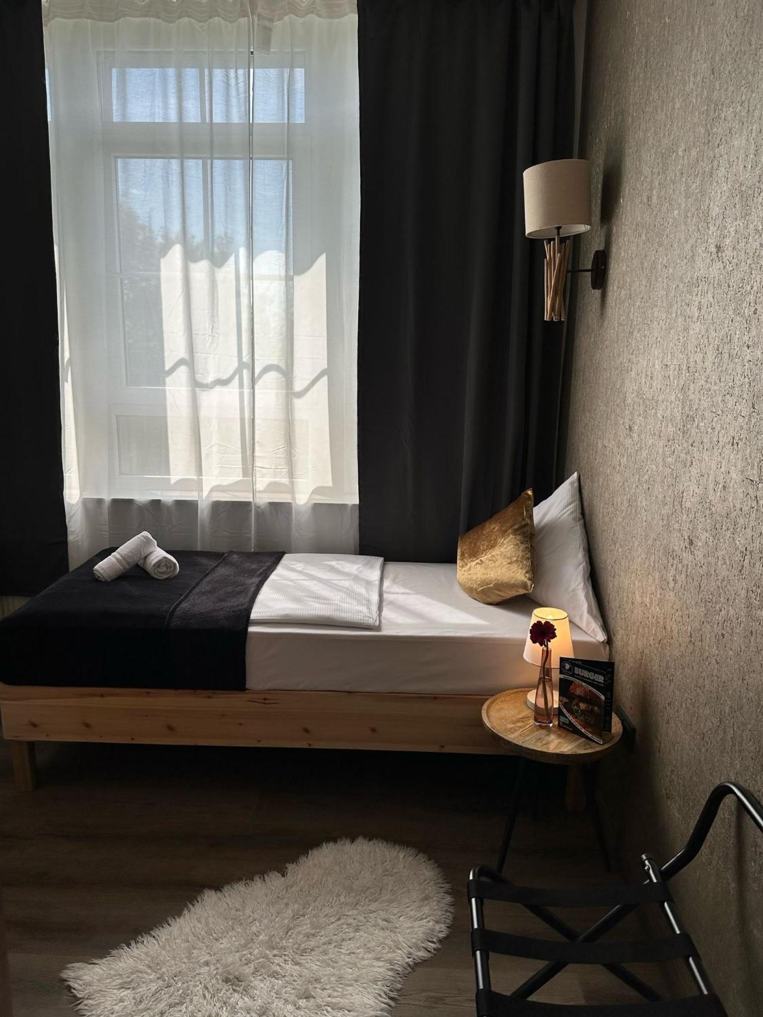 Hotel Restaurant Zum Loewen Дуйсбург Екстериор снимка