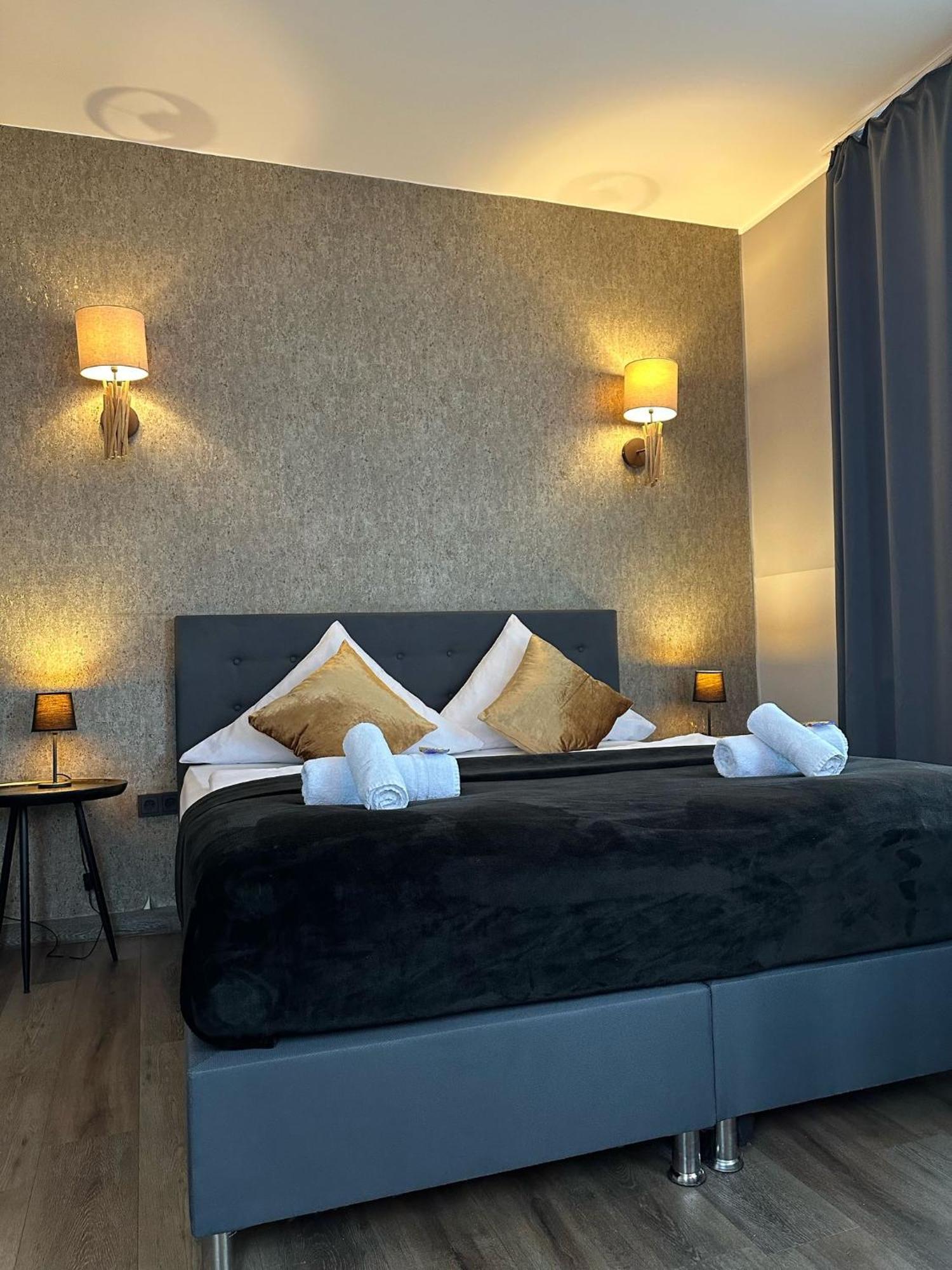 Hotel Restaurant Zum Loewen Дуйсбург Екстериор снимка